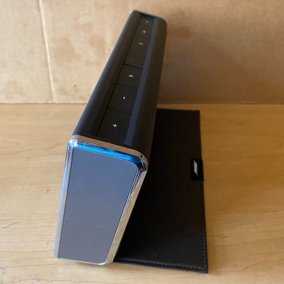 Bose soundlink Bluetooth Mobile speaker - Leather - ( READ ) - Picture 4 of 9